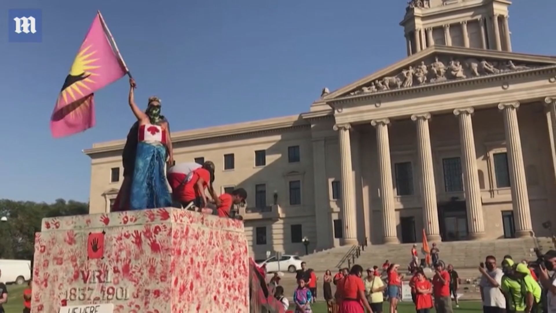 加拿大有民眾上街抗議原住民寄宿學校舊址發現大量遺骸