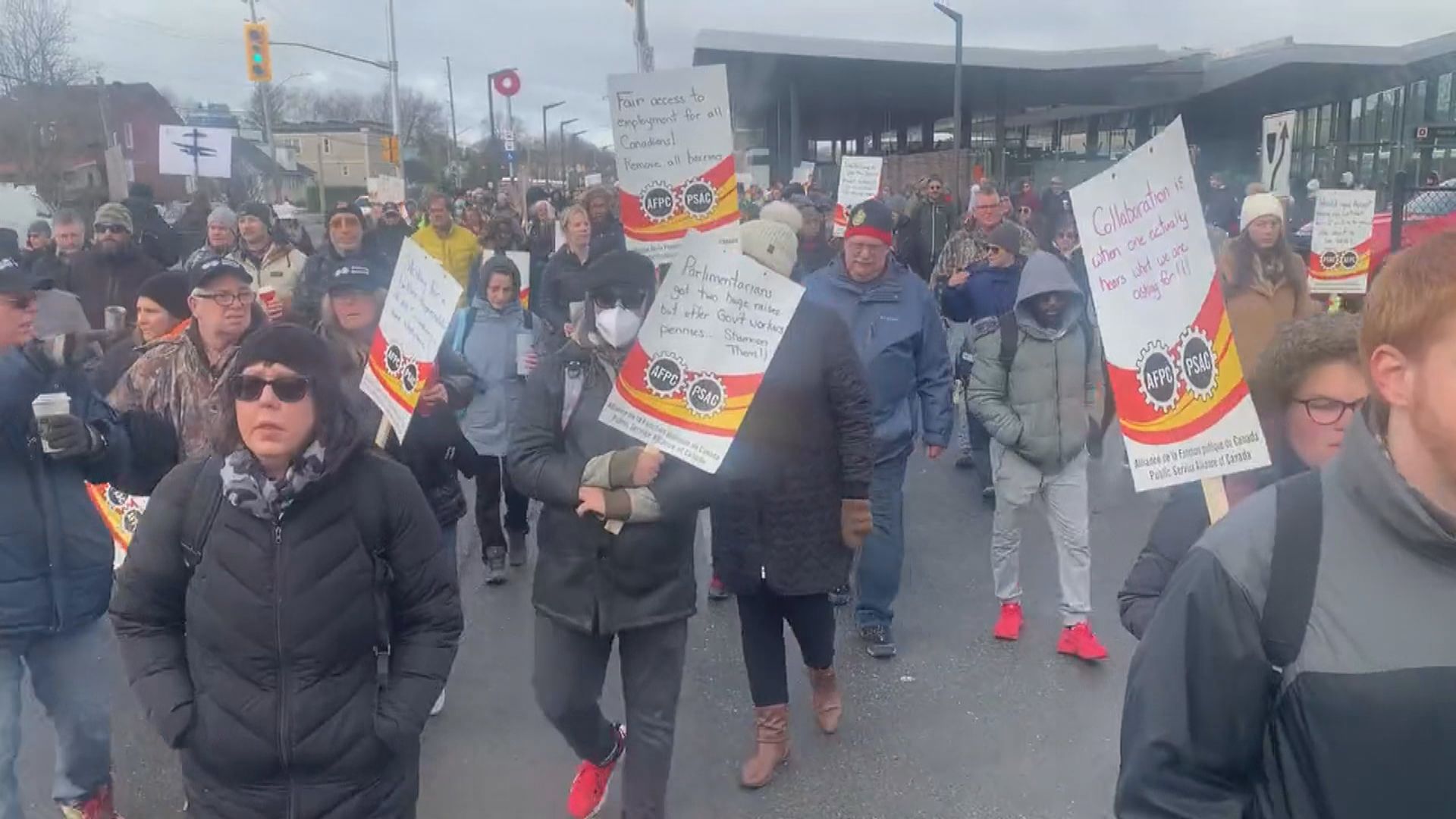 加拿大公務員不滿薪酬加幅發起罷工