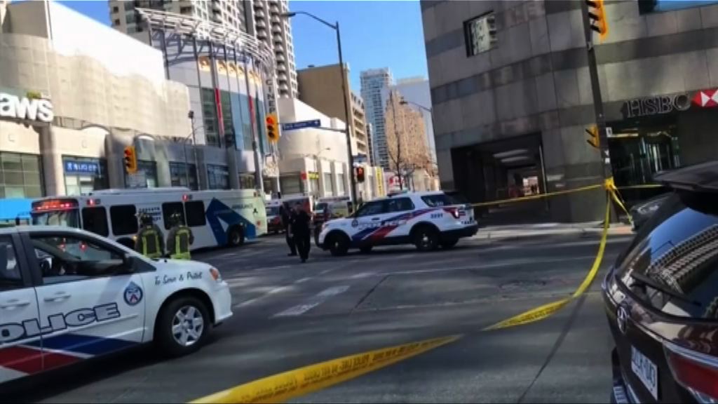 加拿大多倫多貨車撞途人多人死傷