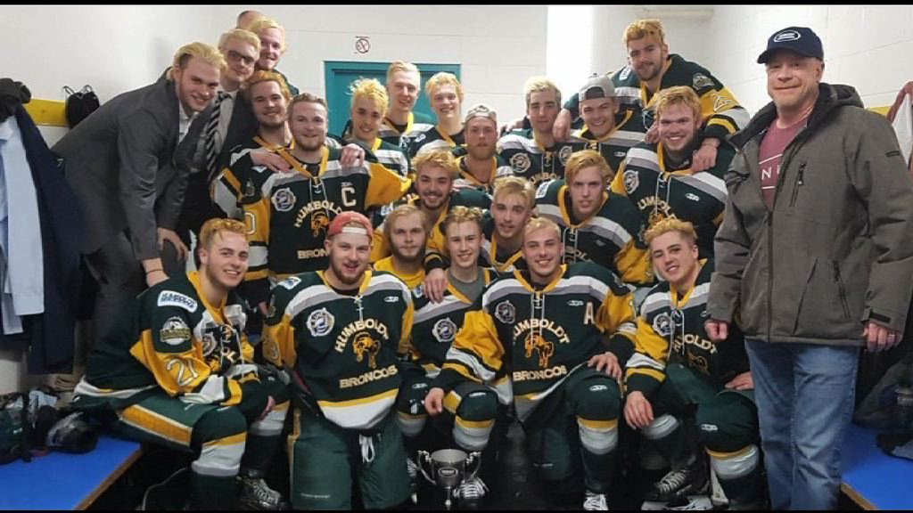 加拿大少年冰球隊遇車禍14死