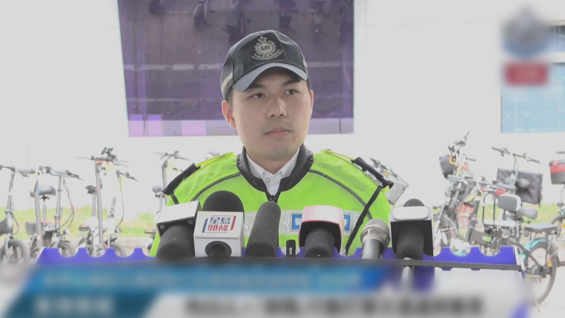 警方打擊非法電動車拘33人