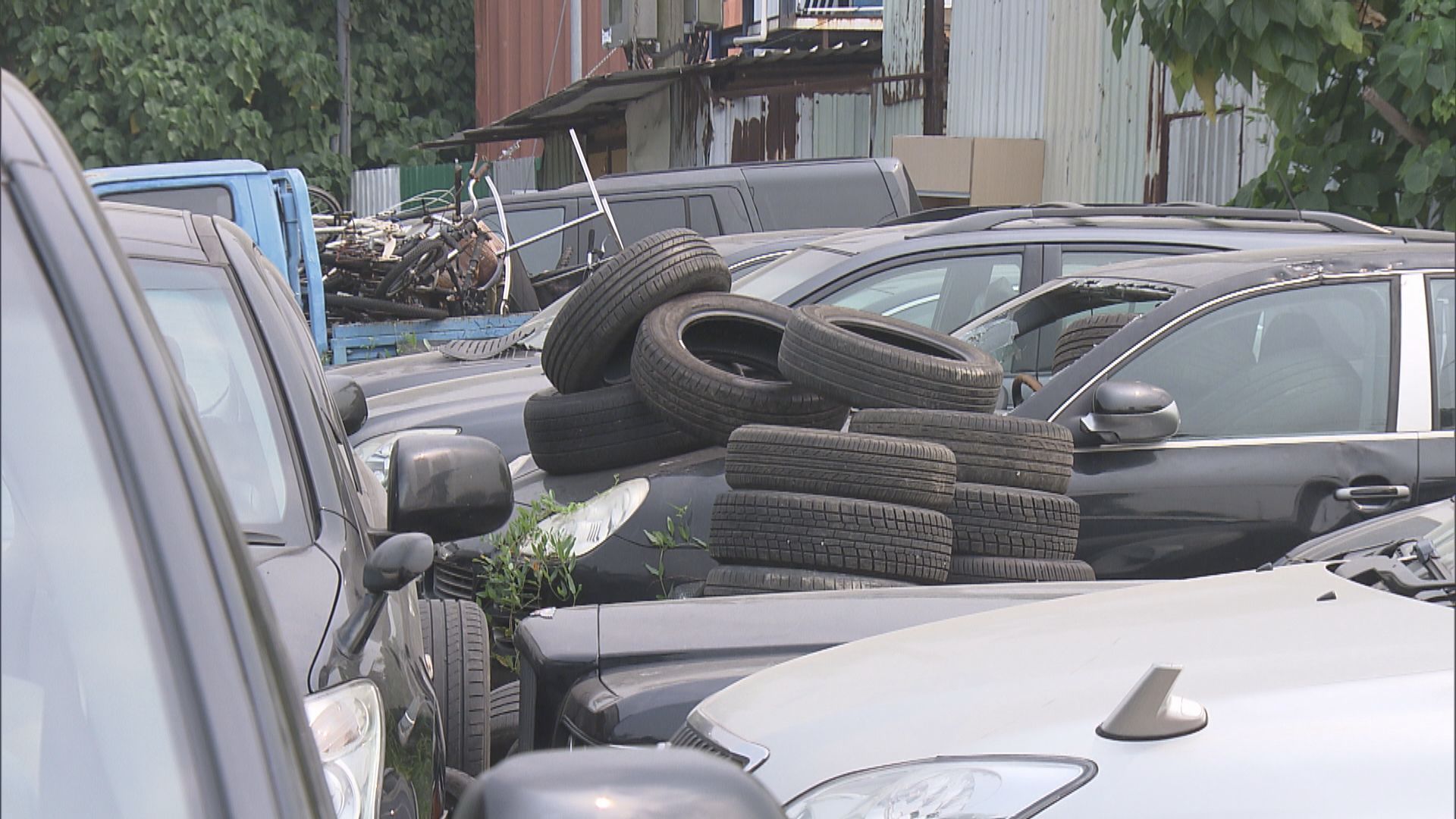 打擊衞生黑點計劃展開個多月　鄉郊棄置車輛未有處理