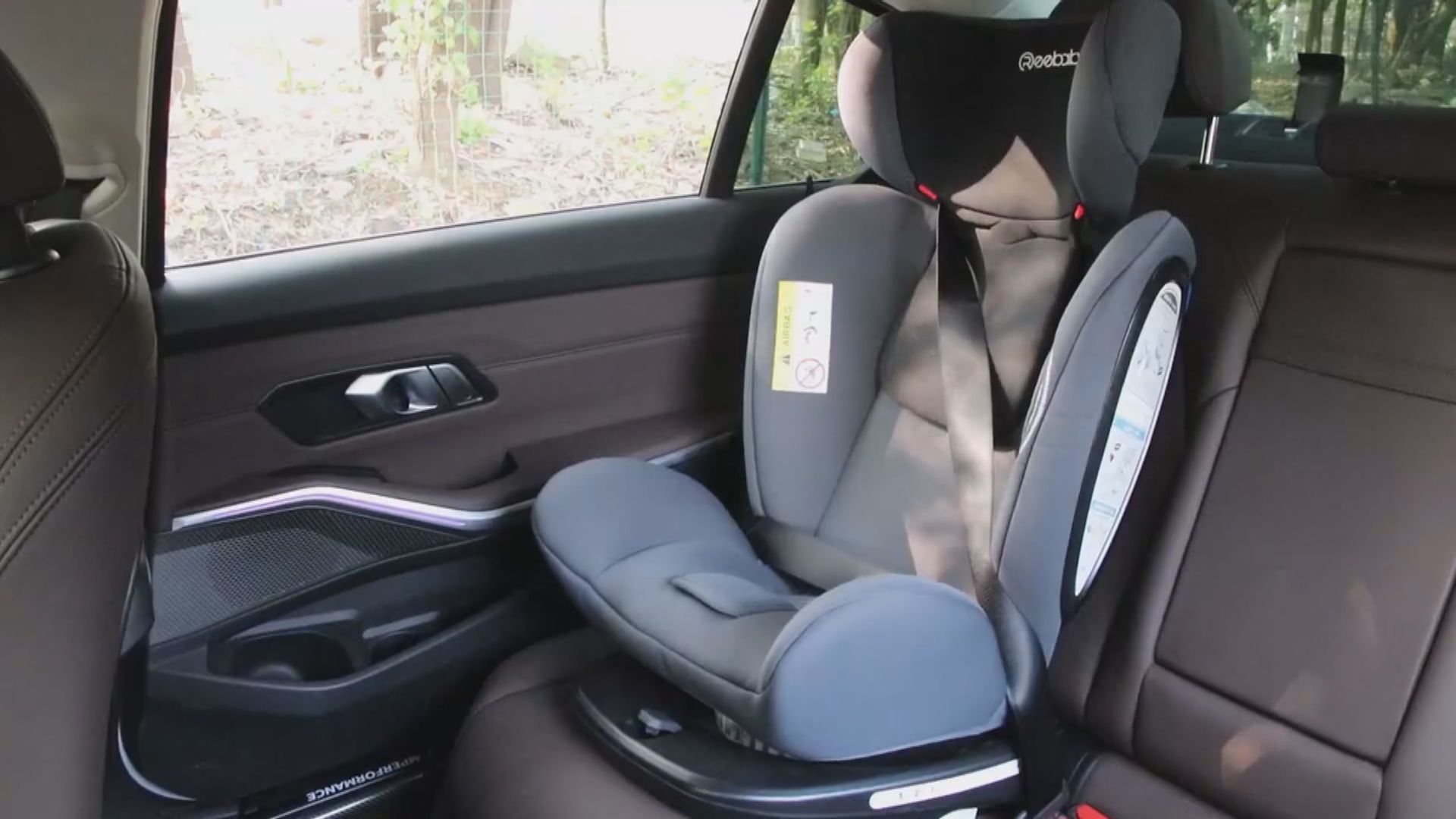 兒童乘私家車束縛設備相關規例即日起生效