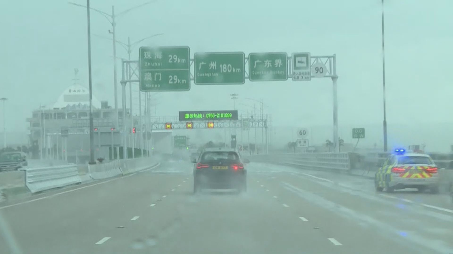 「港車北上」首日130車搶先體驗 車主：需時熟習過關及交通