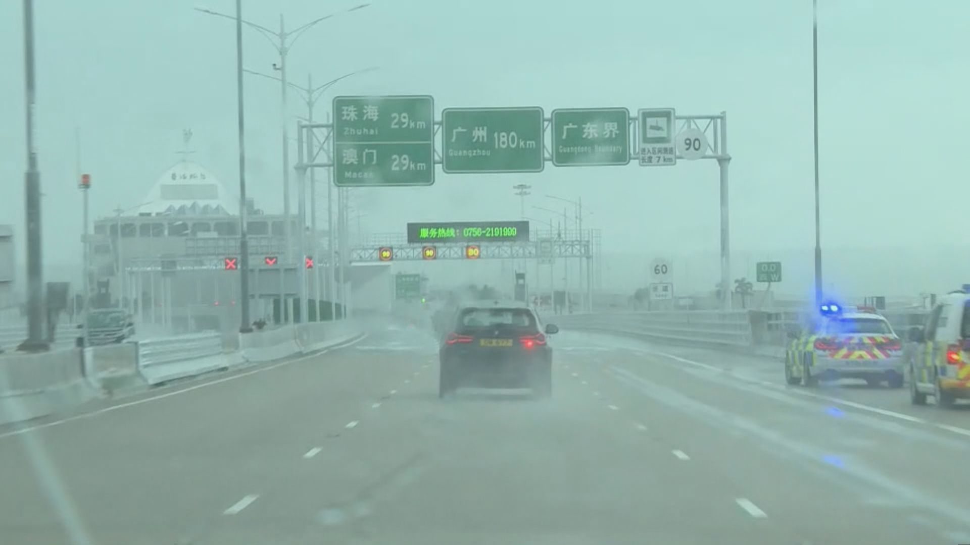 「港車北上」首日百多輛車搶先體驗 車主未熟習路面遇驚險鏡頭