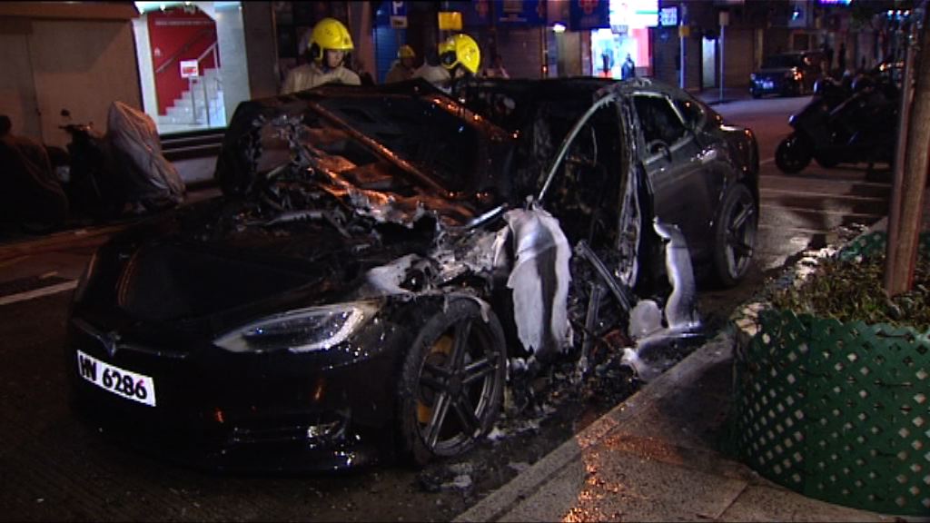 尖沙咀私家車疑遭縱火焚毀