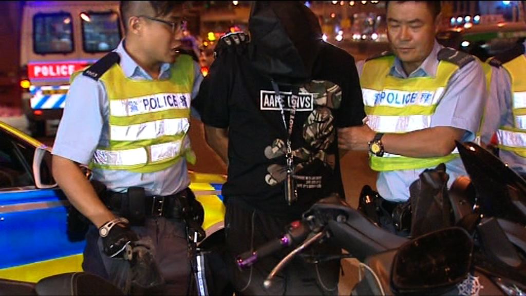 電單車衝路障司機涉藏毒偷車被捕