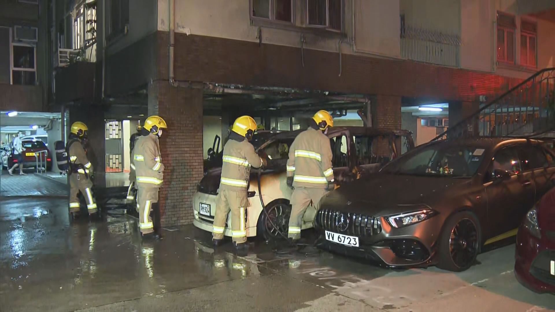 美孚新邨私家車被縱火波及兩車無人傷