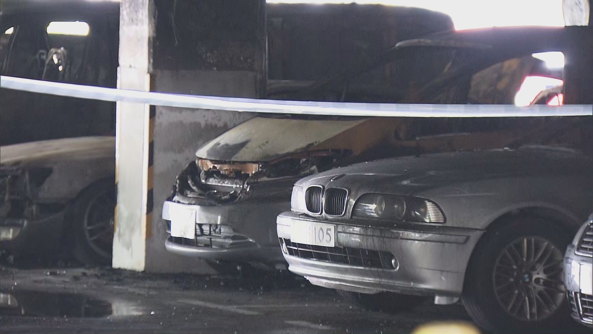 將軍澳景林邨縱火案　至少26輛車被焚毀