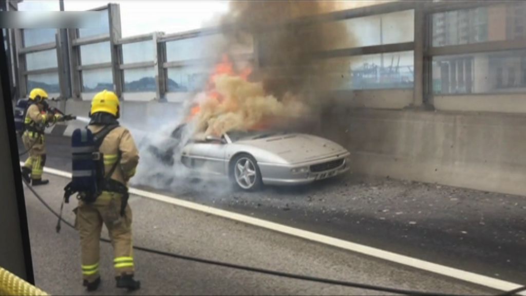 青沙公路法拉利跑車起火無人傷