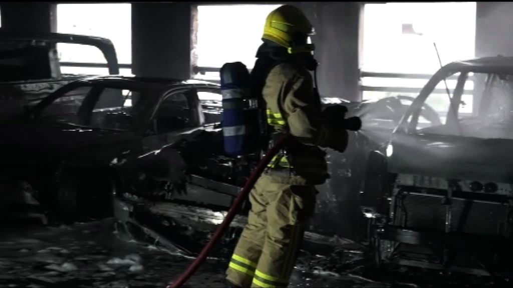 黃大仙停車場七車焚毀警列縱火