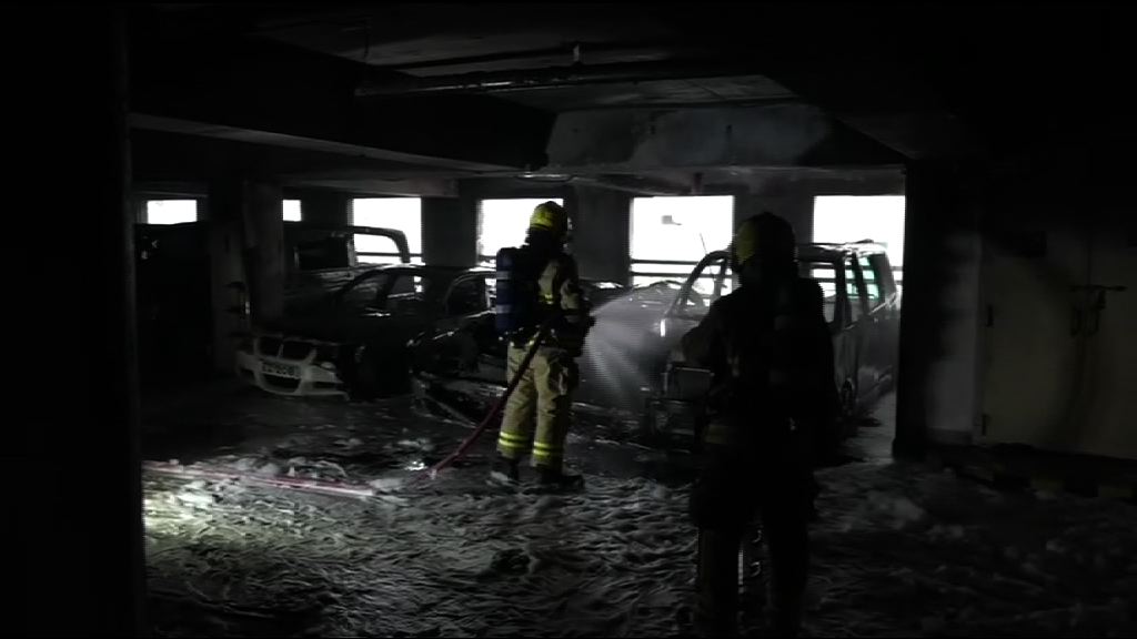 黃大仙停車場多車焚毀　警追緝一名男子