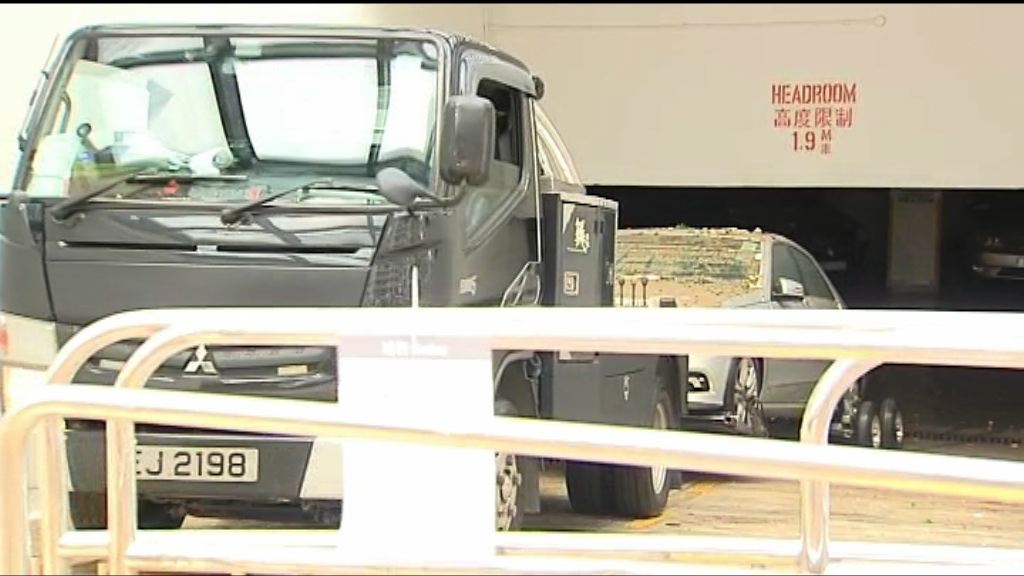 有杏花邨停車場車主召喚拖車拖走損壞車輛