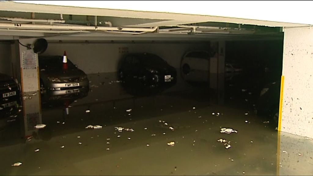 杏花邨停車場水浸仍在清理
