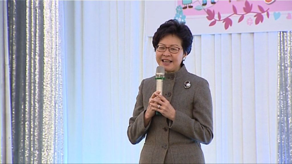 林鄭：狗照顧主人家　政府照顧老人家