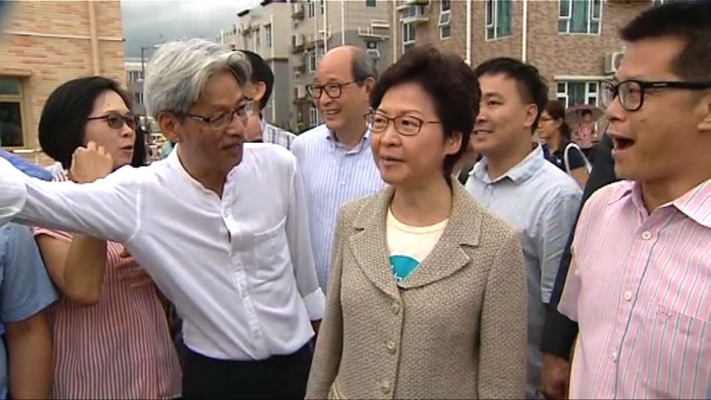 林鄭月娥上任首次落區