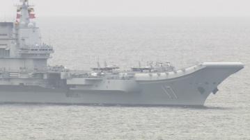 山東艦訪港｜清晨從蒲台島對出駛進本港　艦上配備殲-15戰機及多架直升機