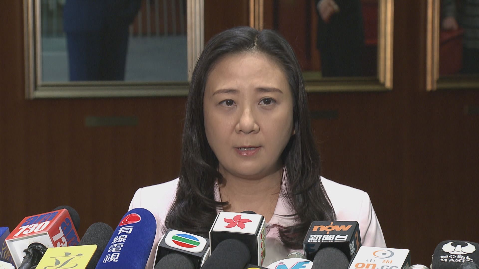 議員批國泰延誤半年公布資料外洩不能接受