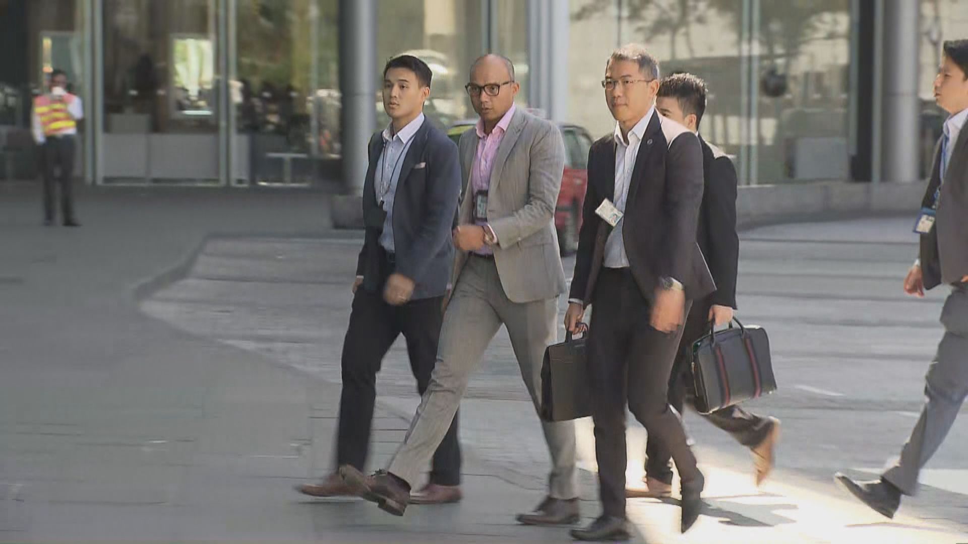 警方到國泰城調查乘客資料外洩案