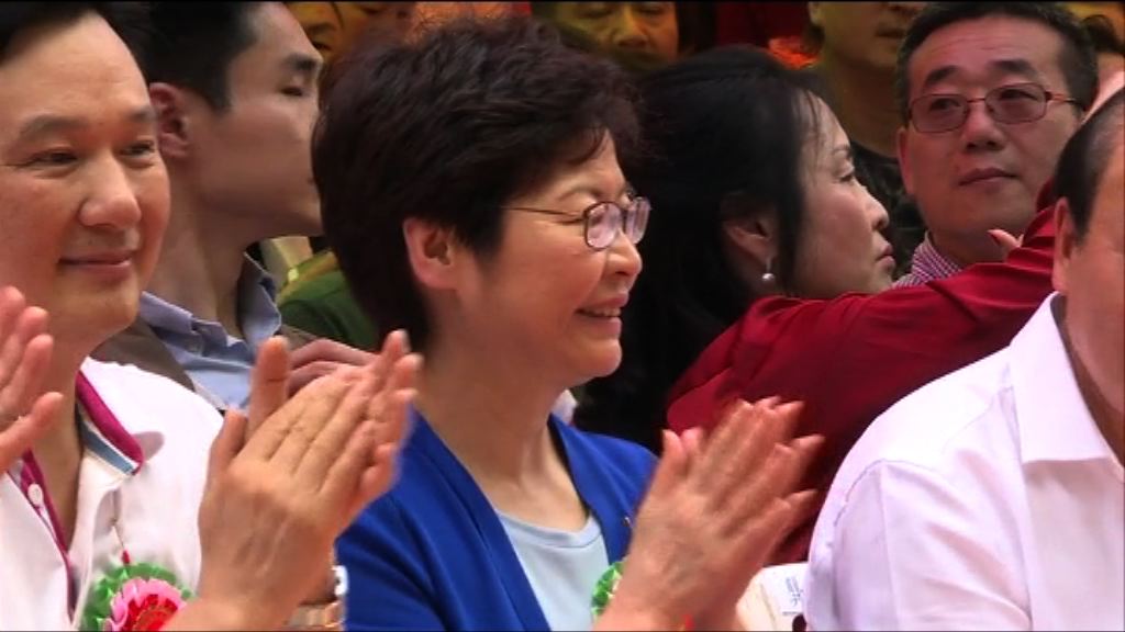 林鄭月娥未有全程留下觀賞飄色巡遊