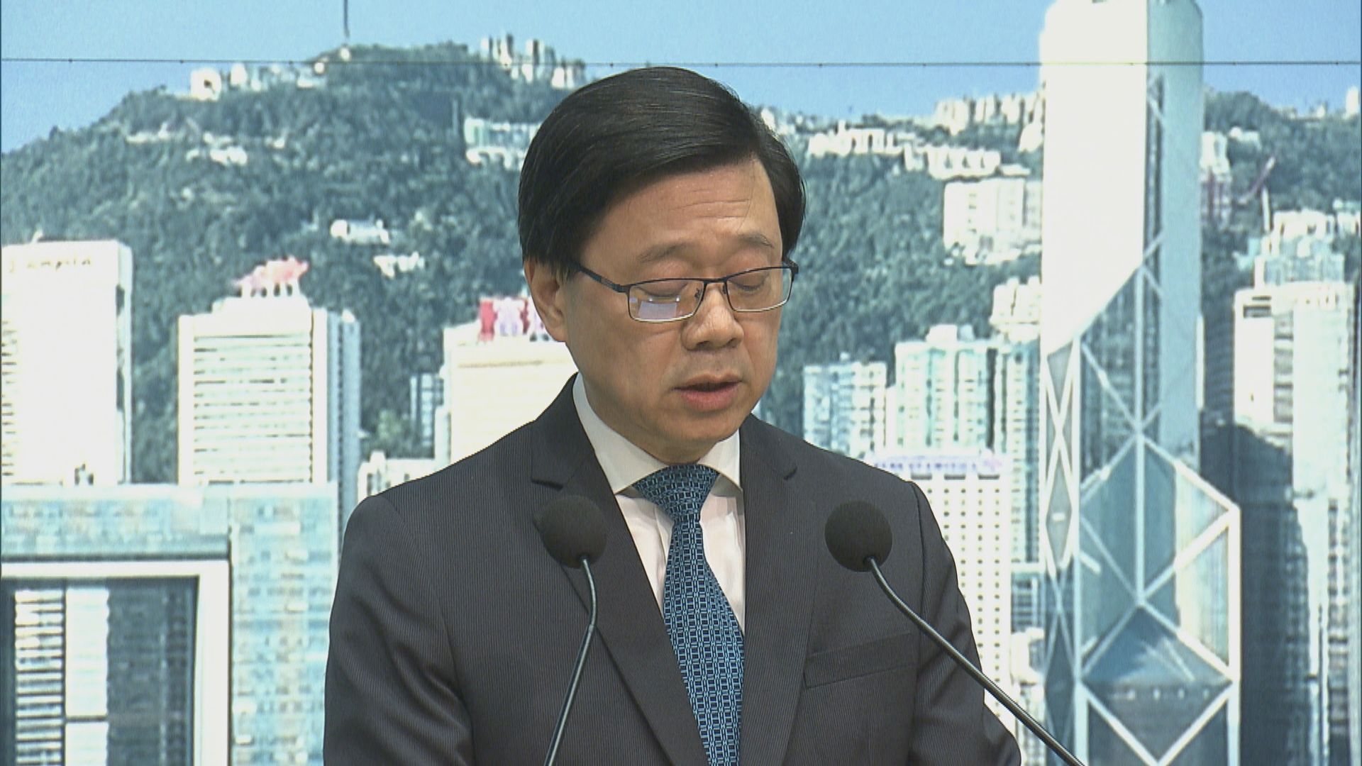 被問會否容許市民六四當日維園悼念 李家超：每人要為自己行為負責