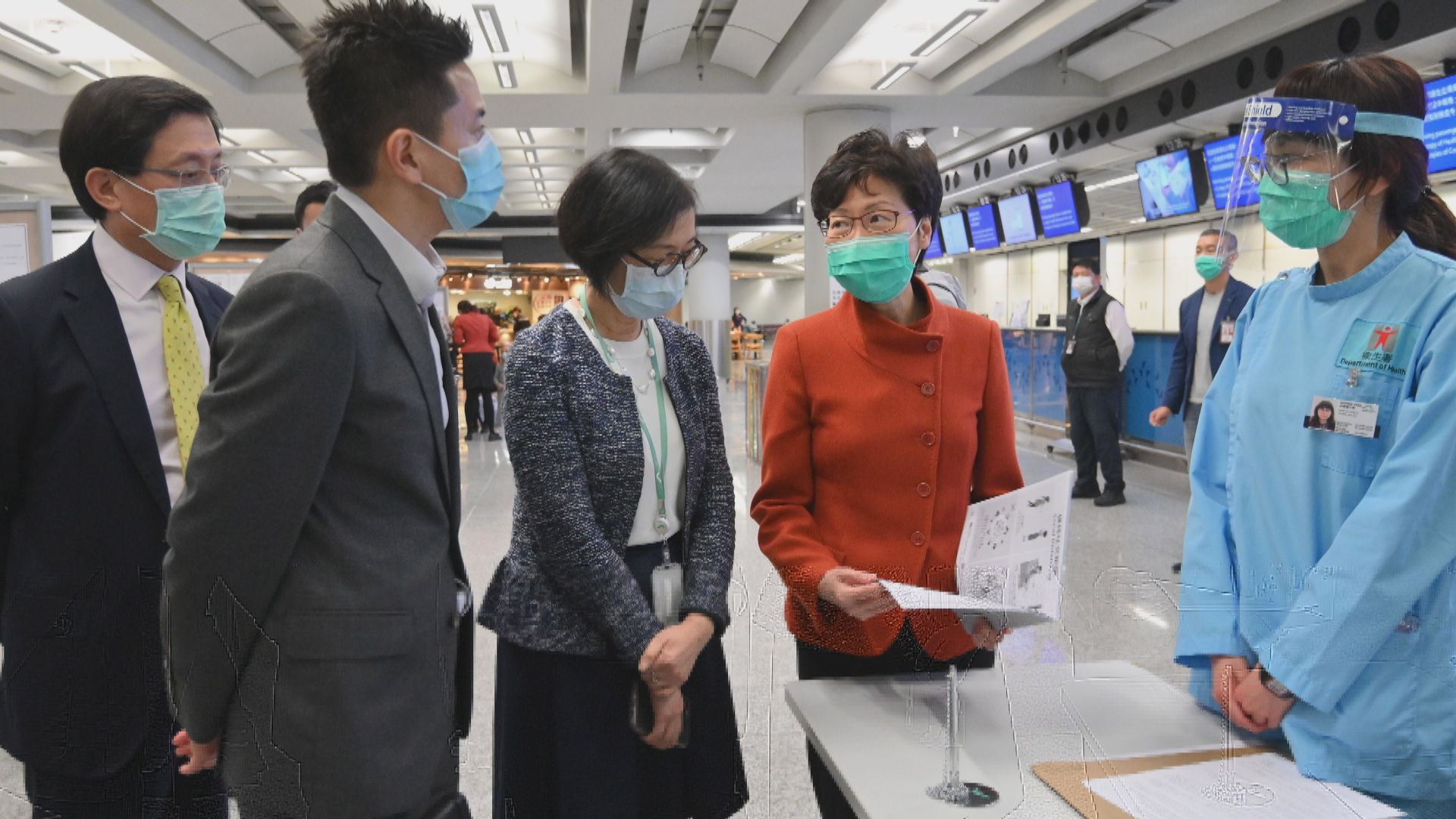 林鄭月娥到機場視察強制檢疫措施