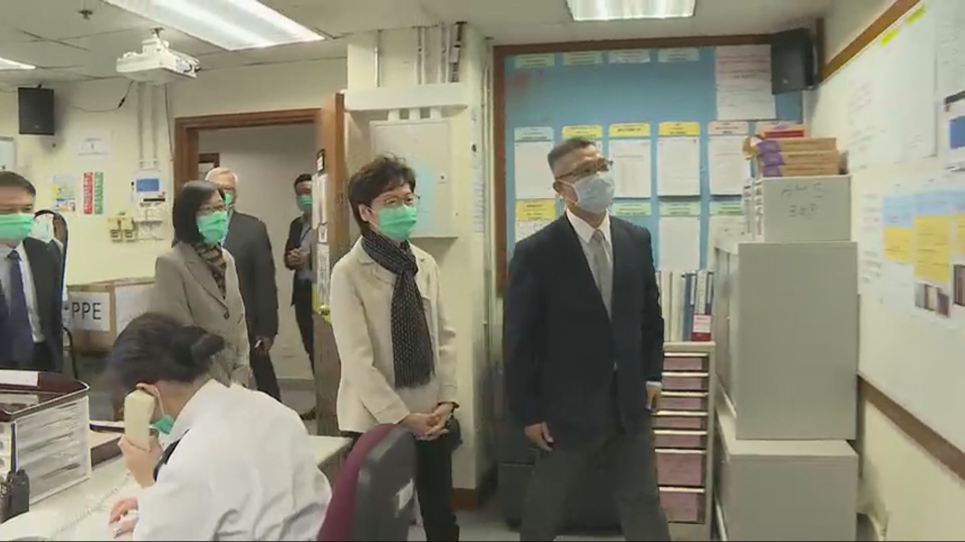 林鄭月娥到訪醫療輔助隊總部了解抗疫工作