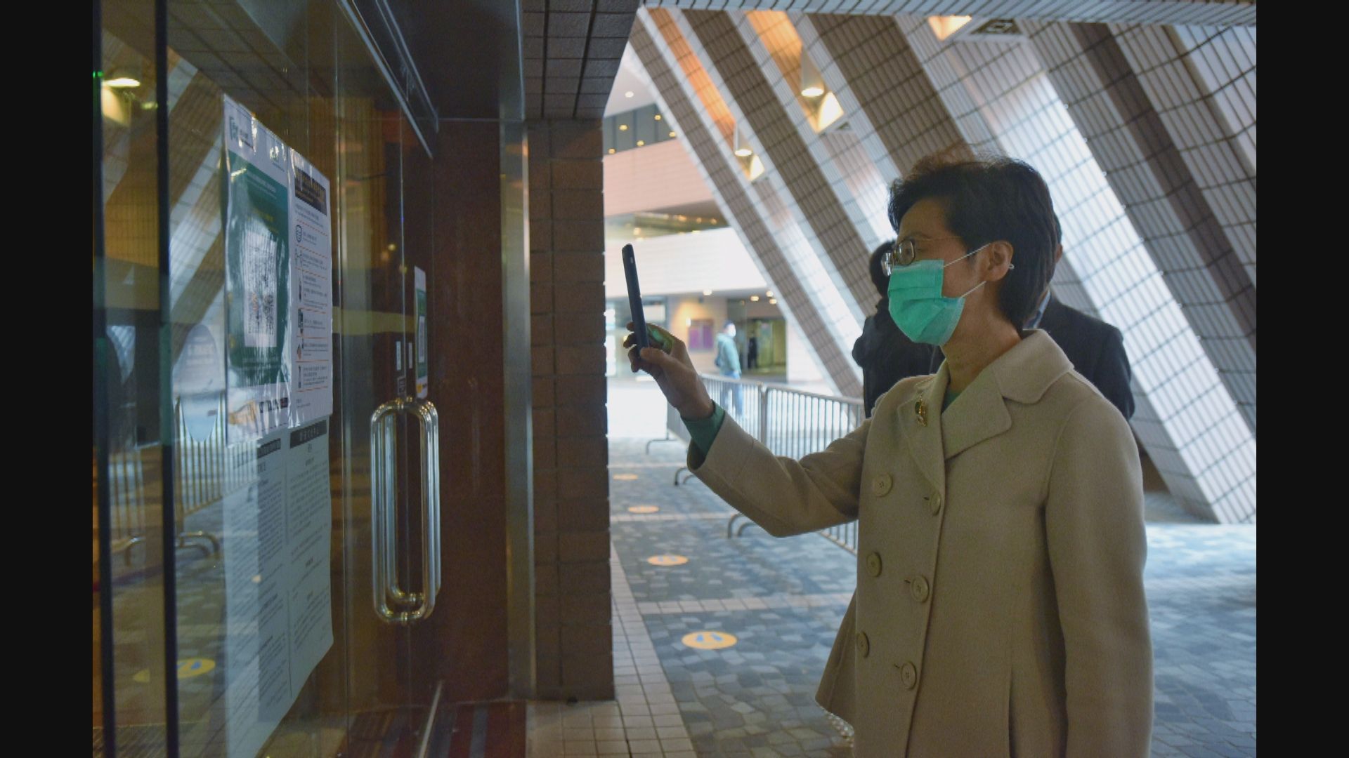 林鄭：「安心出行」下載量達180萬