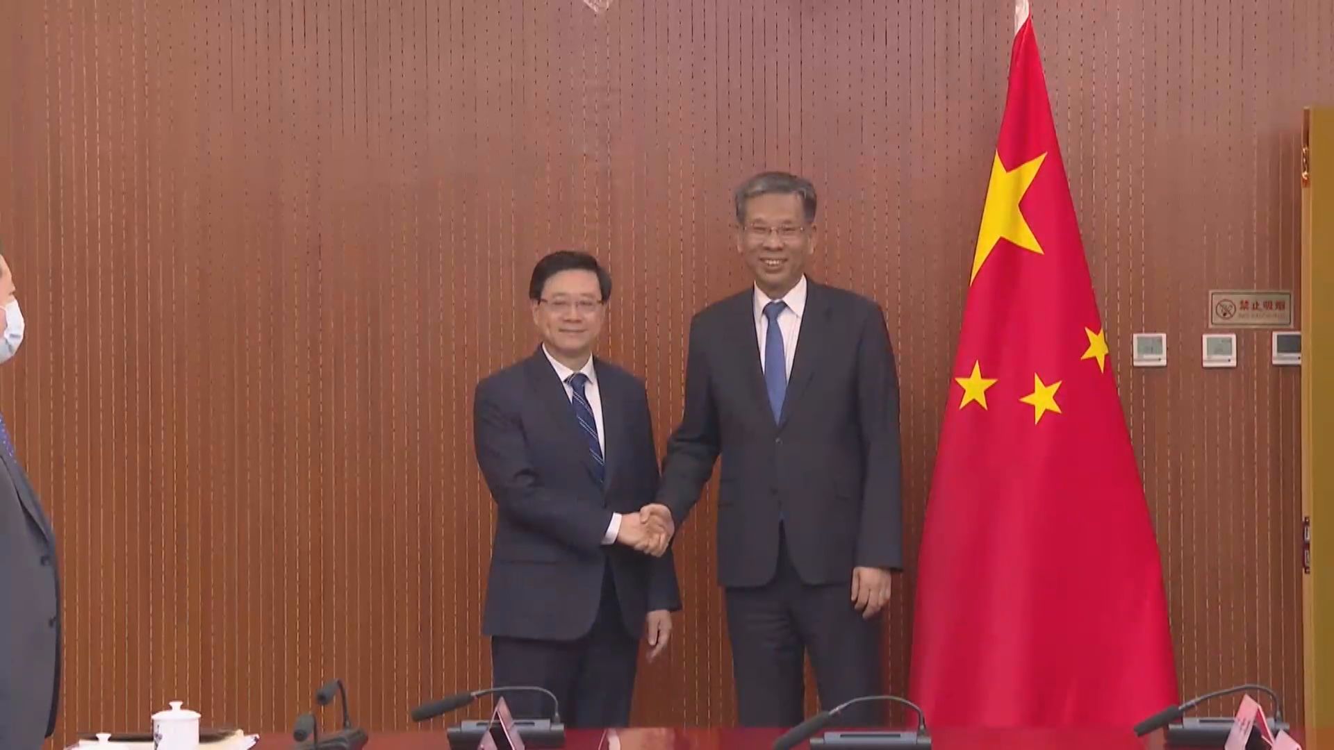 李家超繼續訪京行程　早上與財政部官員會面