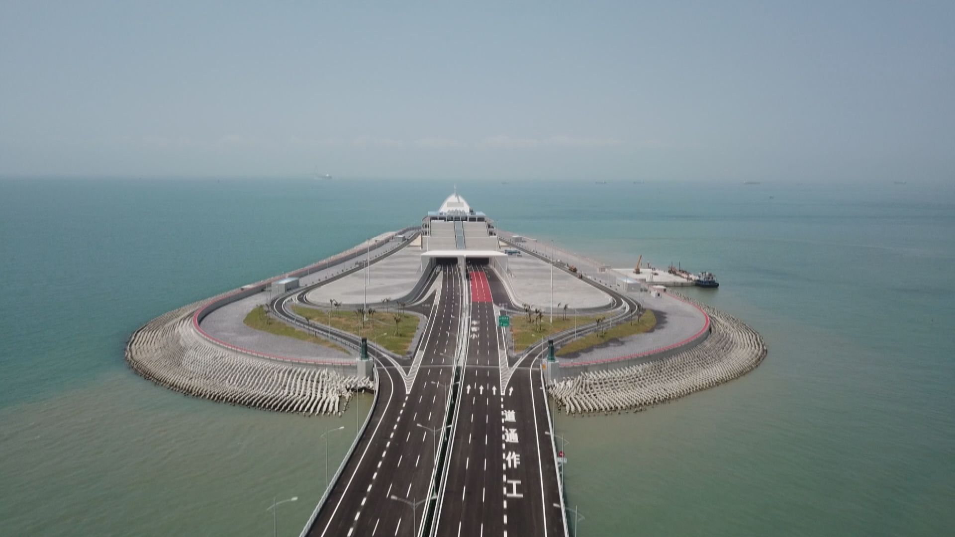 張建宗：人工島安檢站屬臨時安排不應過分演繹