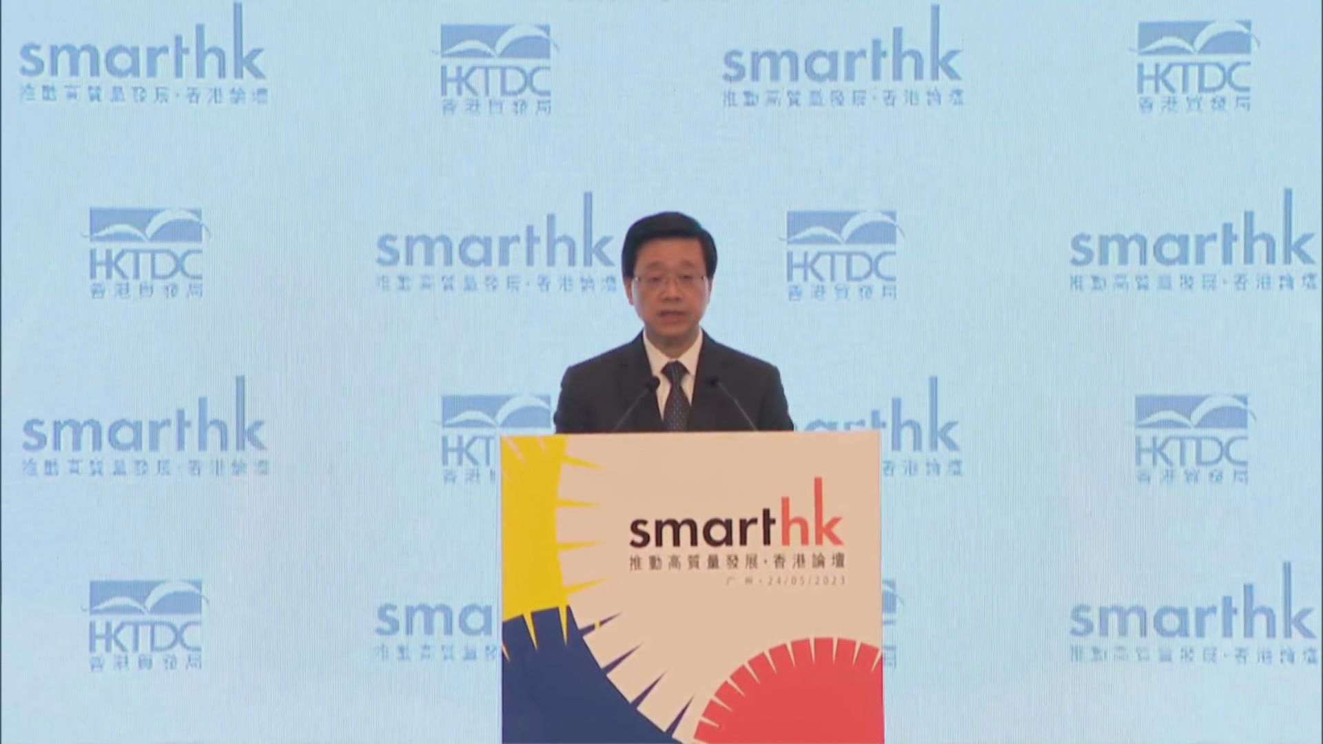 空中服務員涉歧視 李家超：感到痛心 要求國泰檢討服務素質