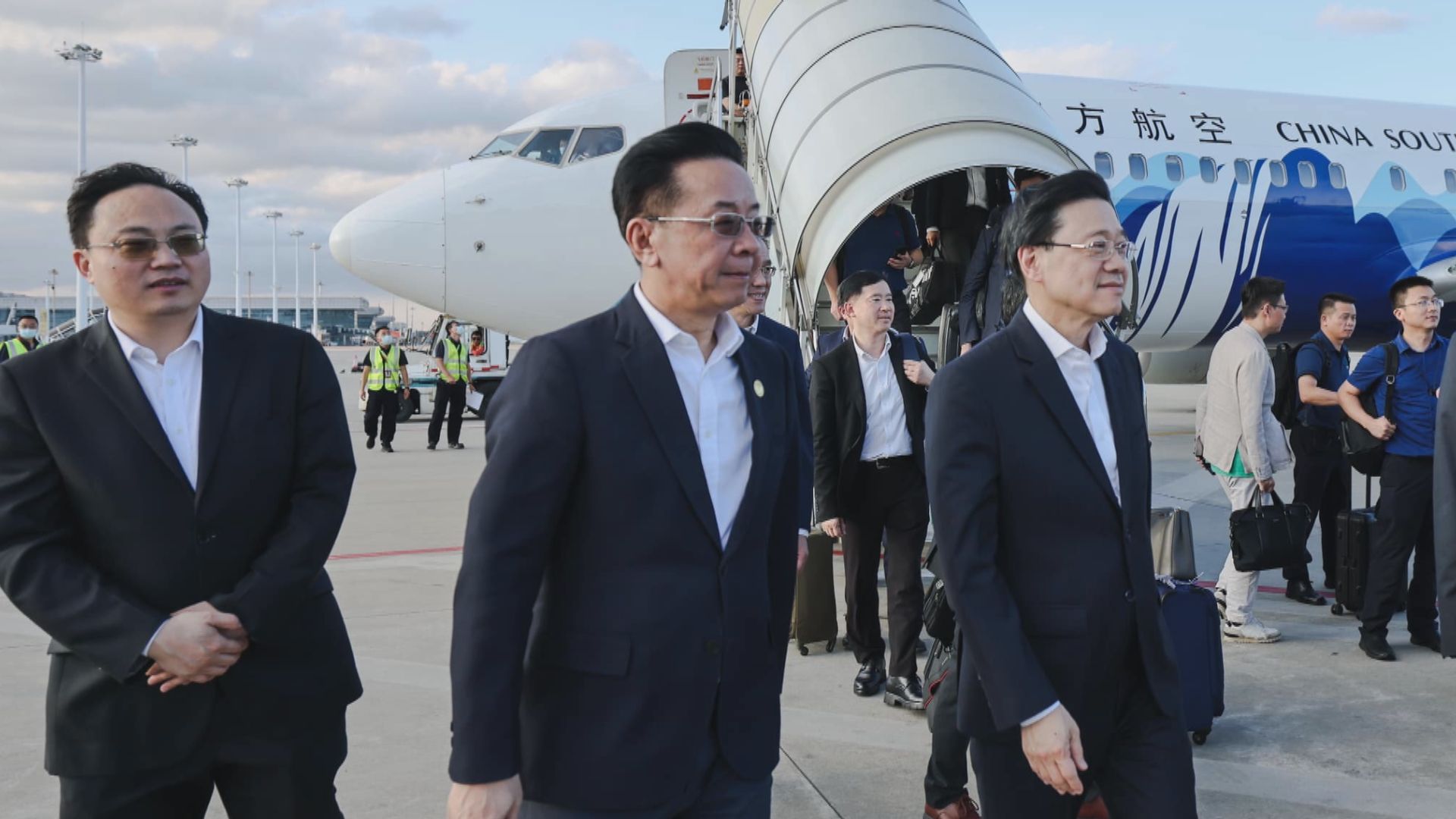 李家超率團抵達貴陽市 將出席泛珠聯席會議