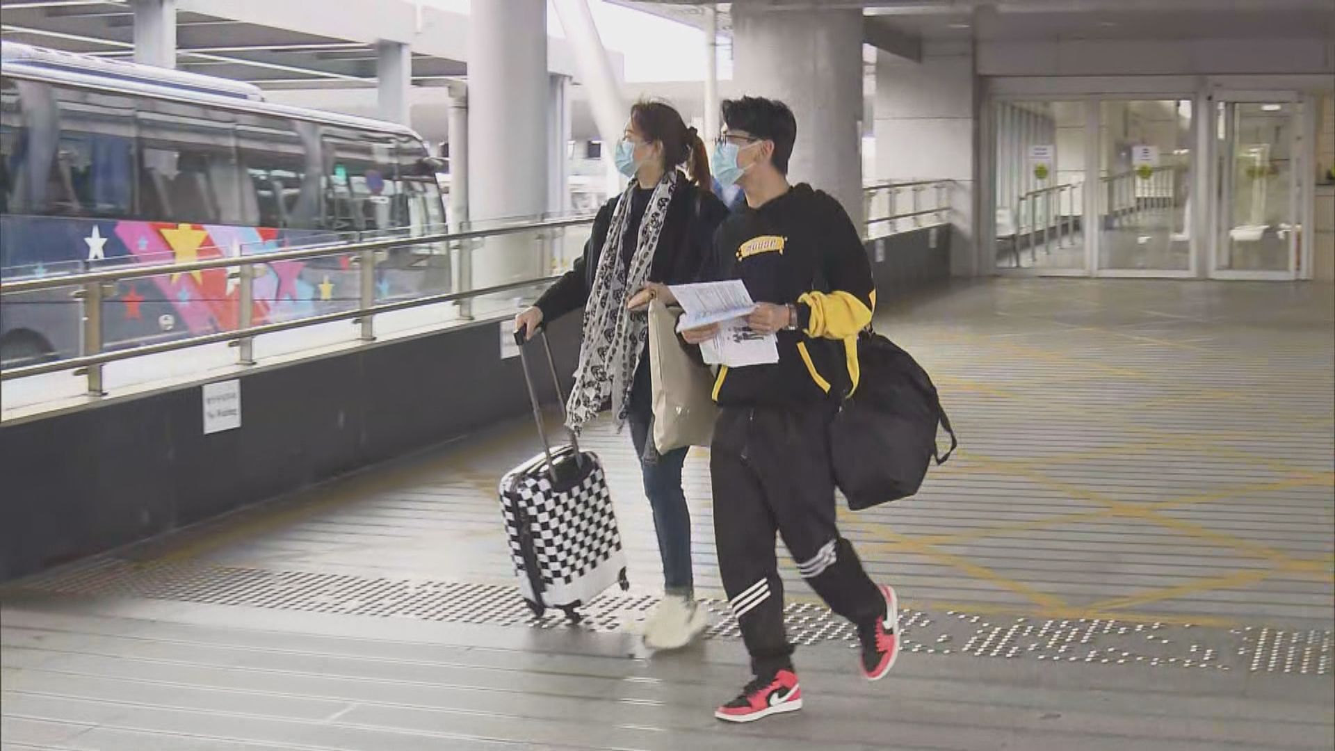 林鄭︰將於廣東推「來港易」 內地人來港免檢疫