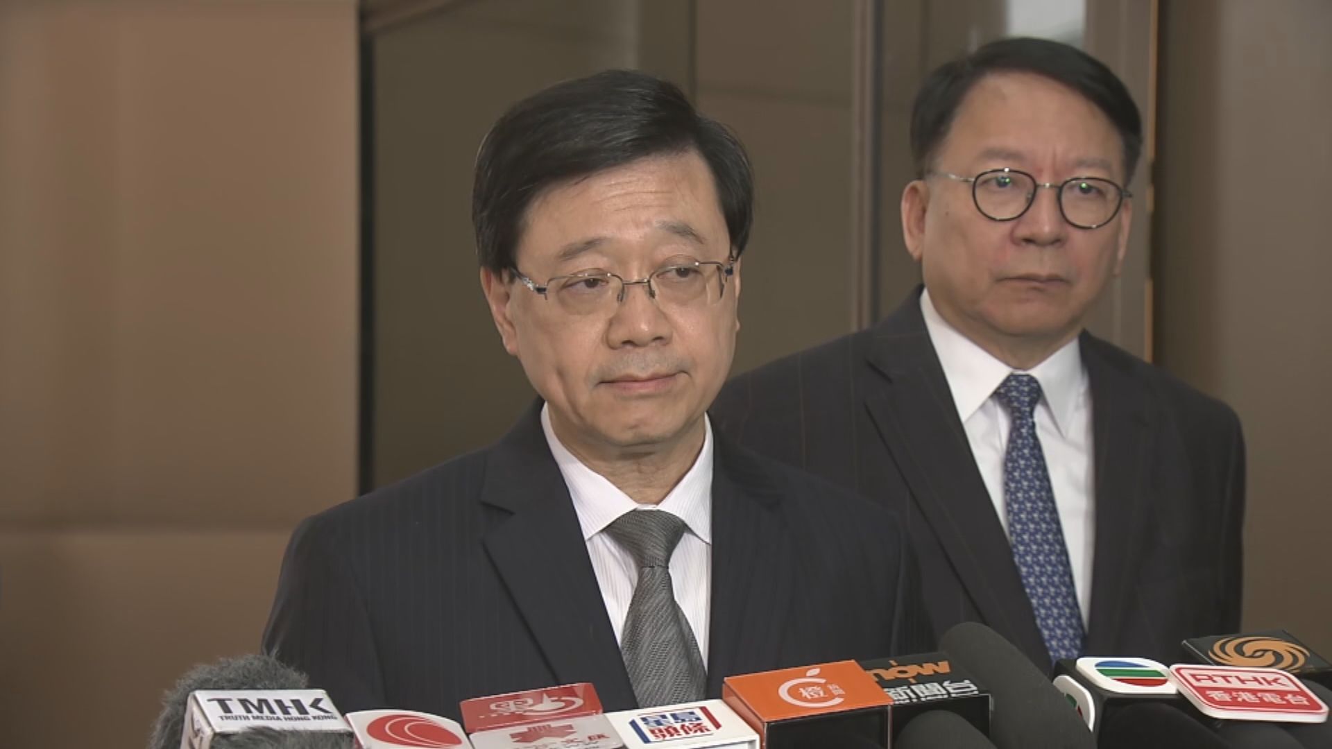 李家超回應明報《尊子漫畫》停刊 指特區政府反對失實信息