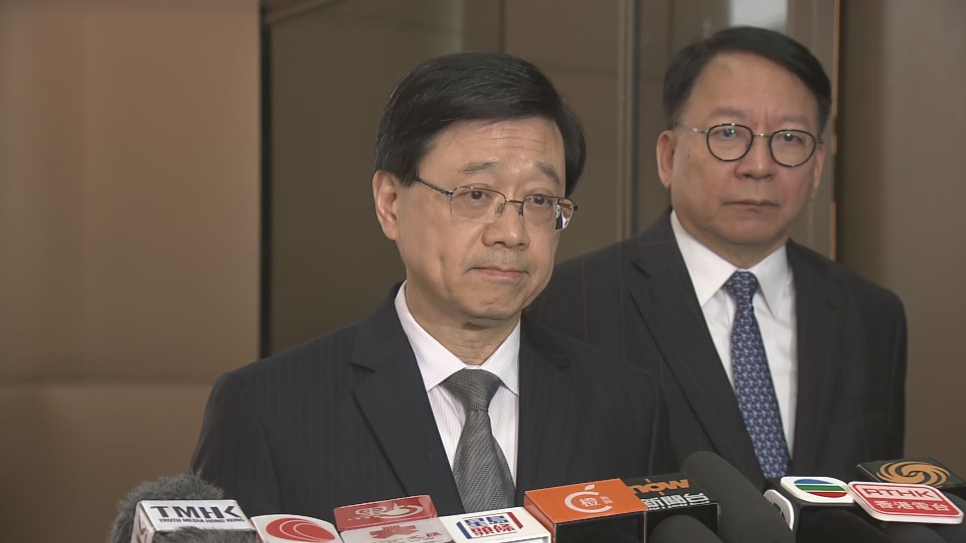 回應明報《尊子漫畫》停刊 李家超：傳媒機構需對發放信息負責