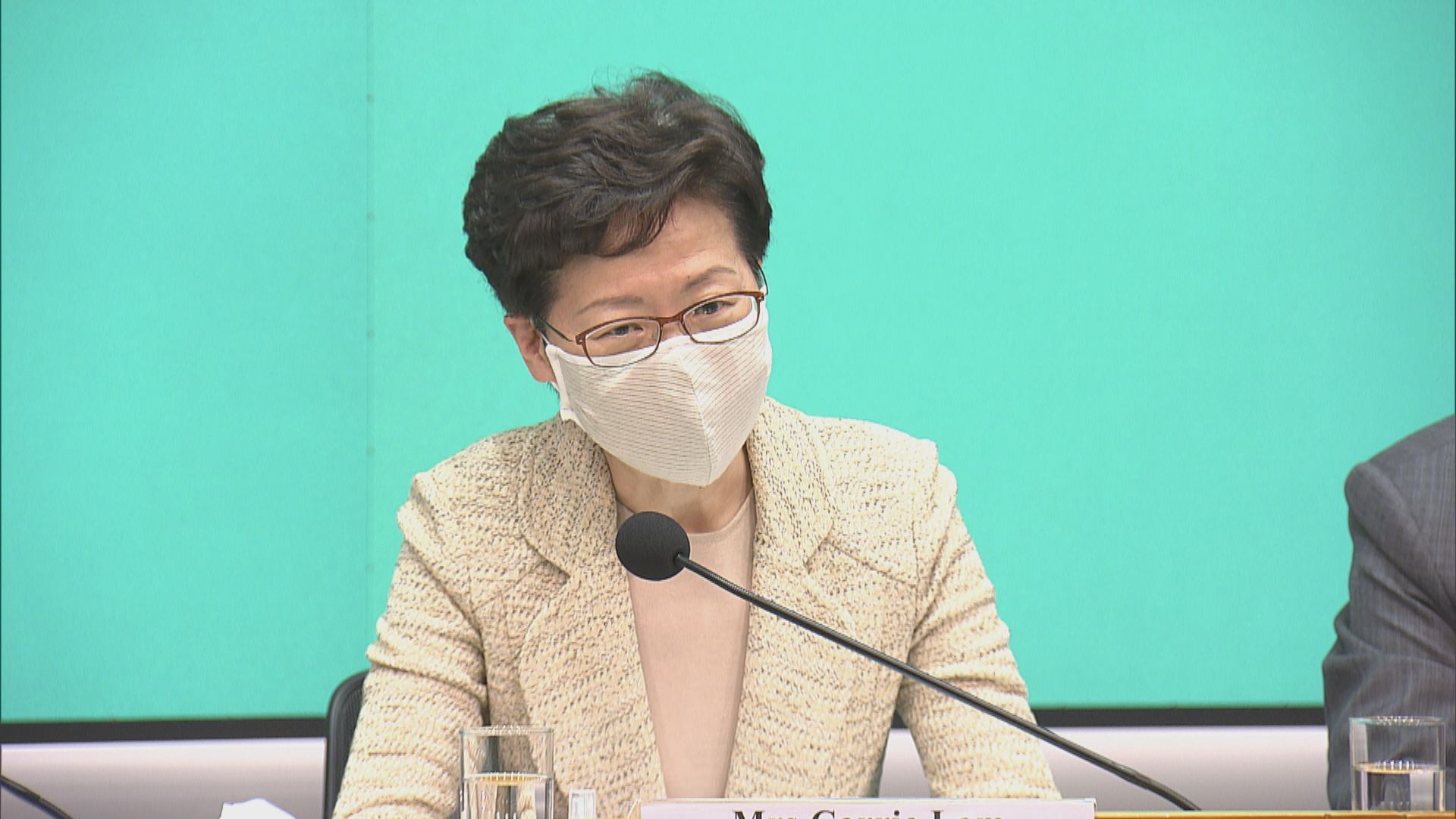林鄭月娥：現階段不宜放寬各口岸管制措施