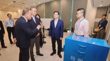 李家超視察選舉委員會補選票站
