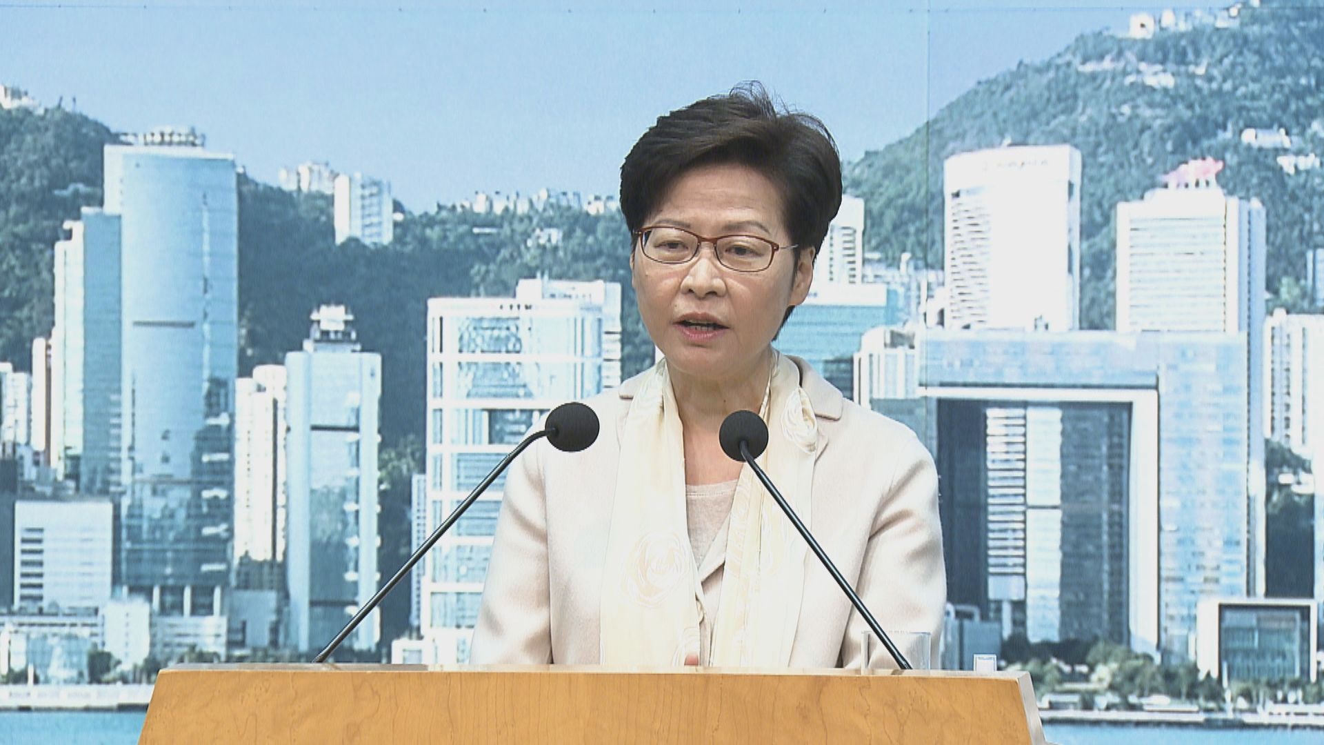 林鄭月娥：機師確診無影響通關　外防輸入須考慮社會運作