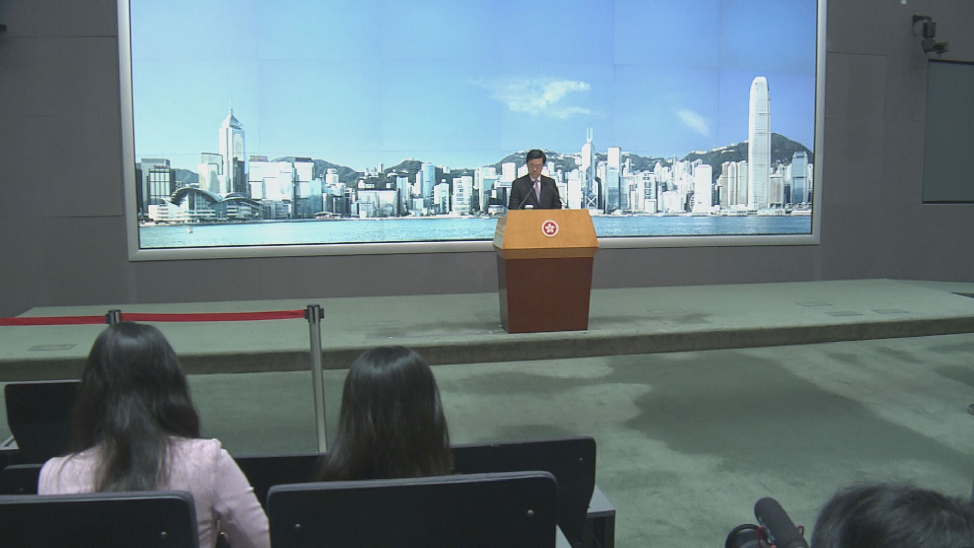 李家超：建造業及運輸業是否輸入外勞年中將有定案