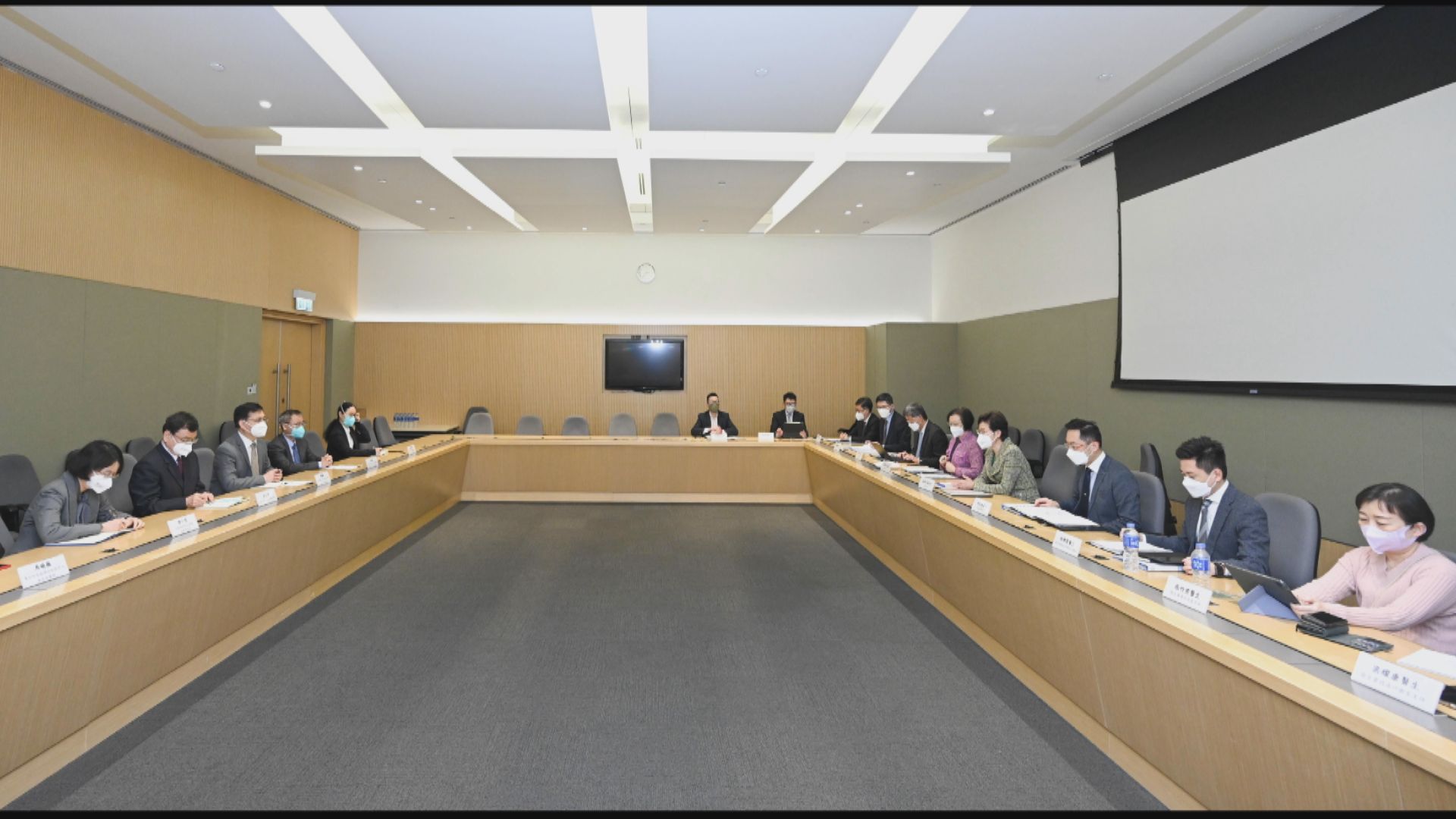 林鄭月娥聽取內地專家對港防疫工作意見