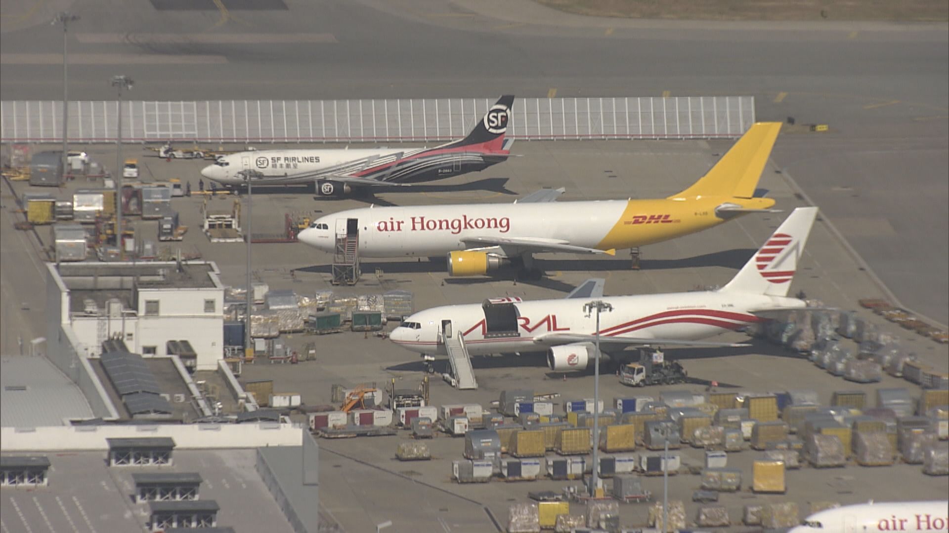 回應取消機組人員檢測要求　林鄭指措施須外防輸入