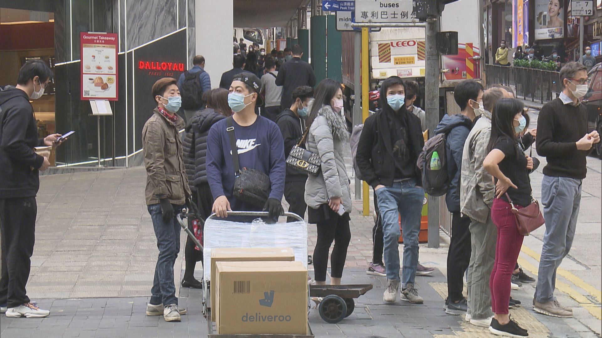 林鄭︰政府無計劃推失業援助金　考慮降低在職津貼門檻