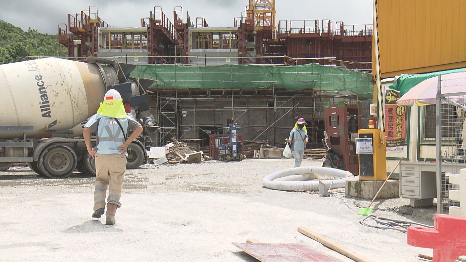 李家超：政府很快公布輸入外勞方案 強調措施是輔助和非永久性