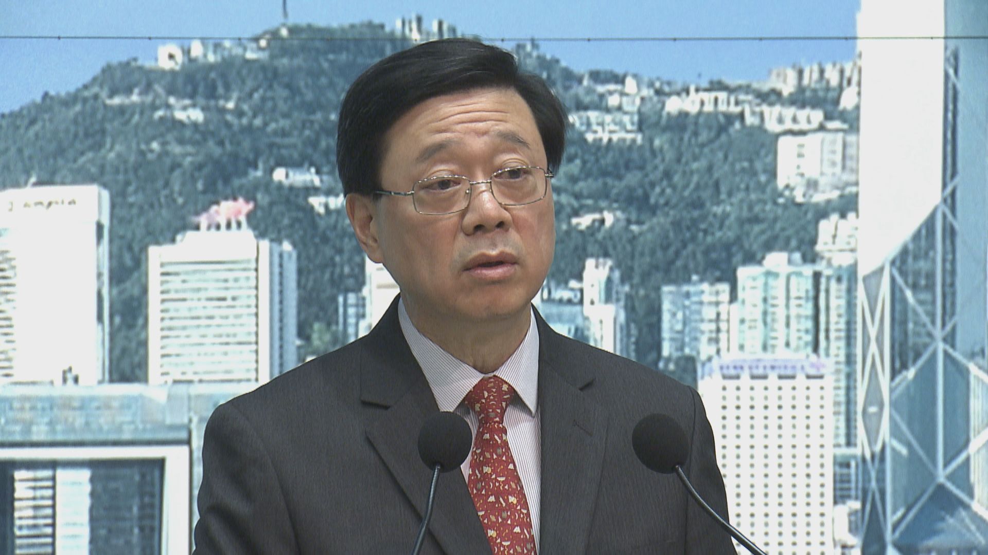 李家超：會嚴格審批輸入外勞 確保本地工人權益