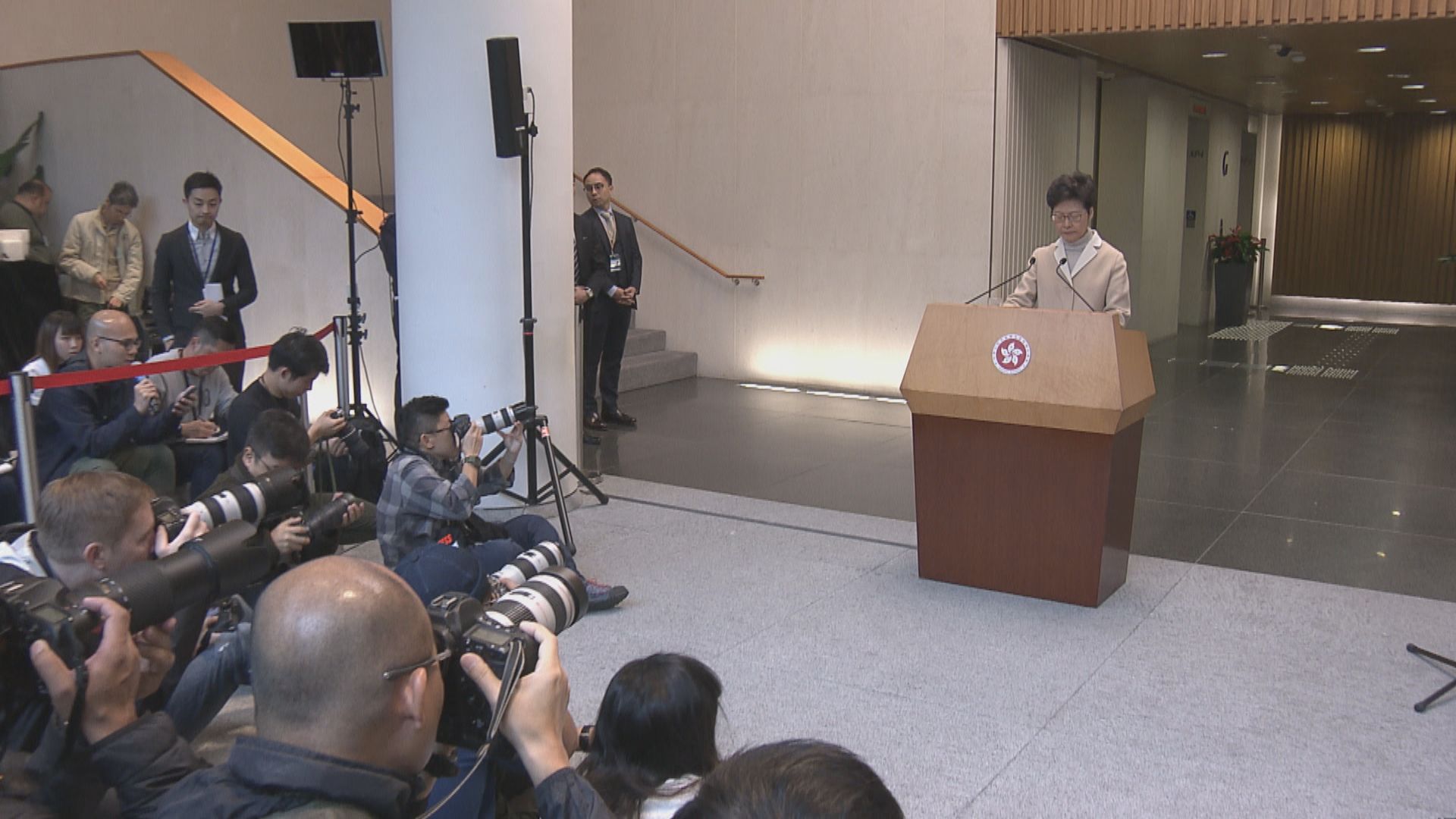 林鄭︰到立會出混亂對社會沒裨益