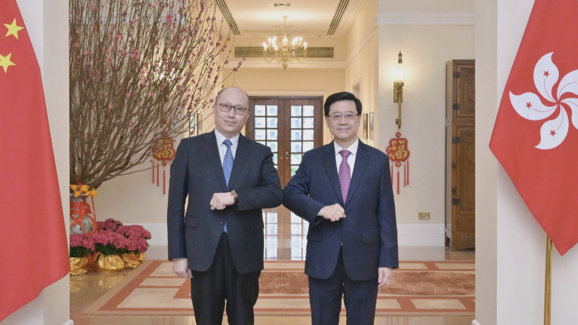 李家超與鄭雁雄會面　中聯辦：尊重、支持特首及特區政府依法施政