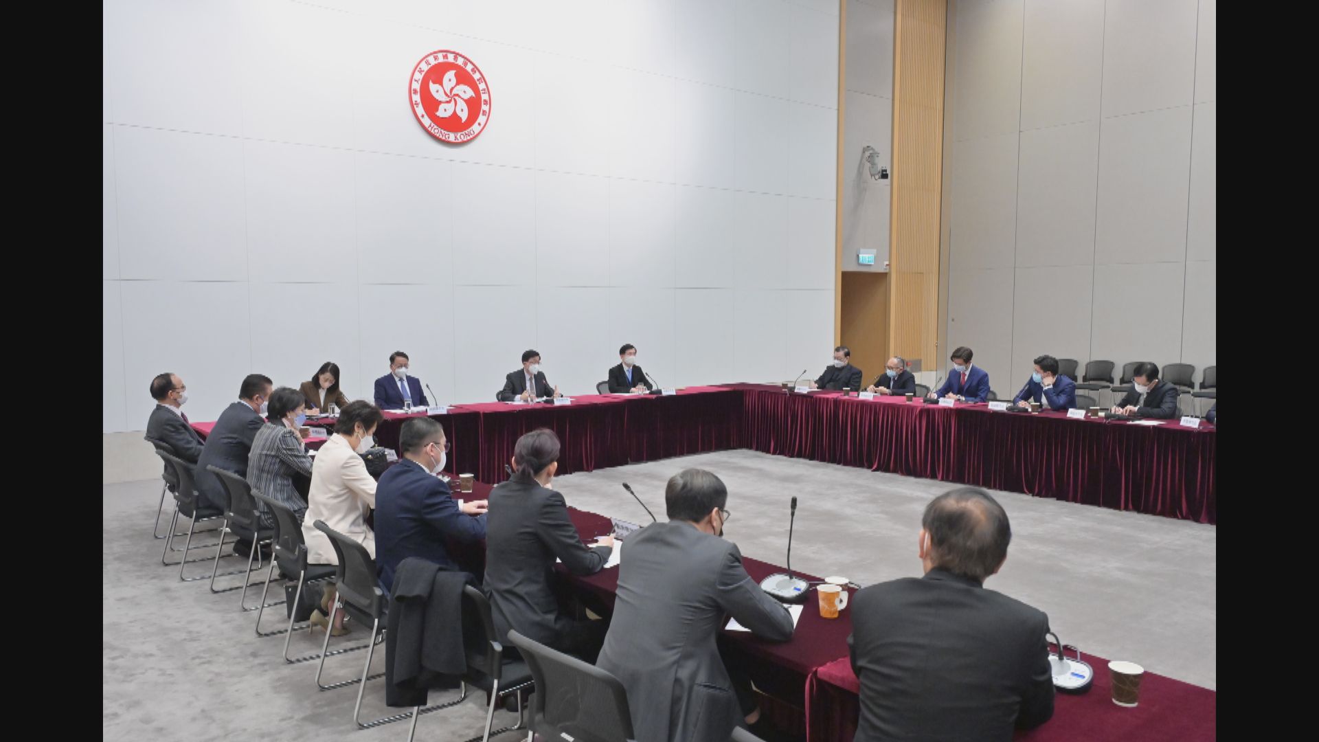 全國人大會議前　李家超與約30名港區人大會面