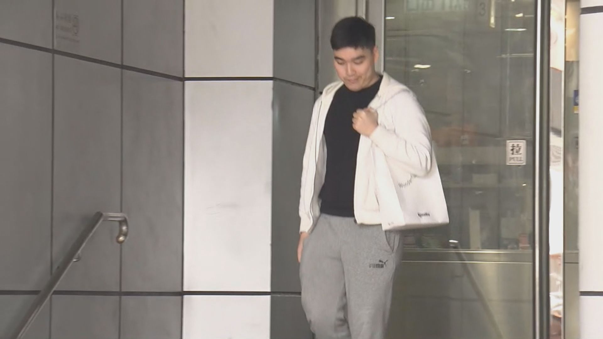 警方國安處帶走鍾劍華妻兒協助調查