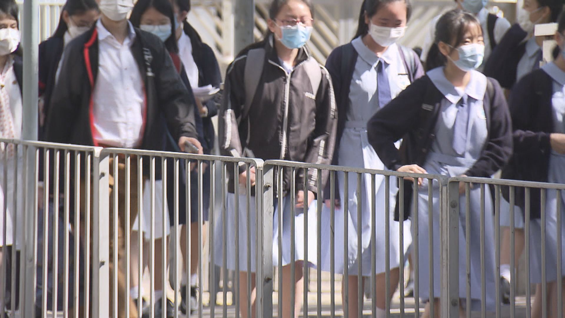 政府周四交代放寬社交距離措施料確診將增加　另指不會向所有師生派發快速測試劑