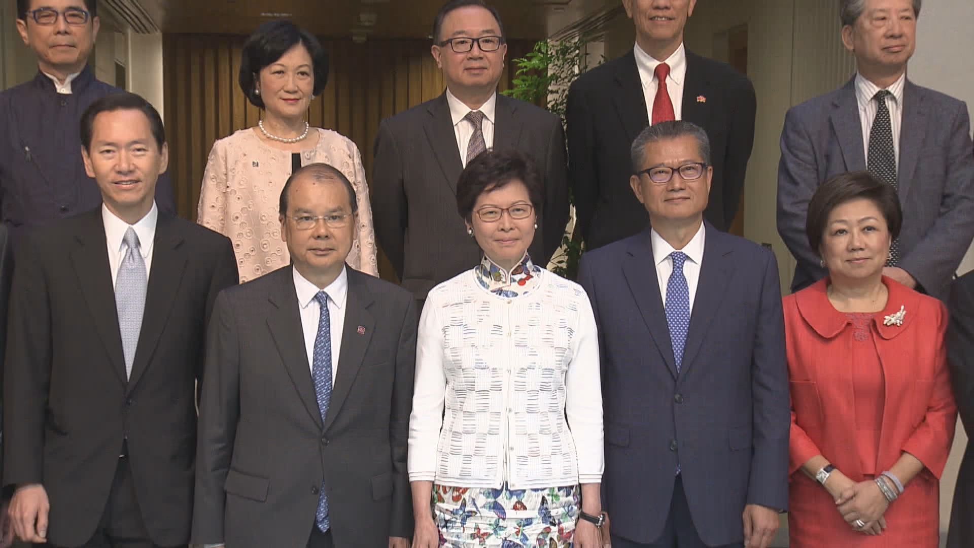 行會非官守議員減薪一成　為期一年